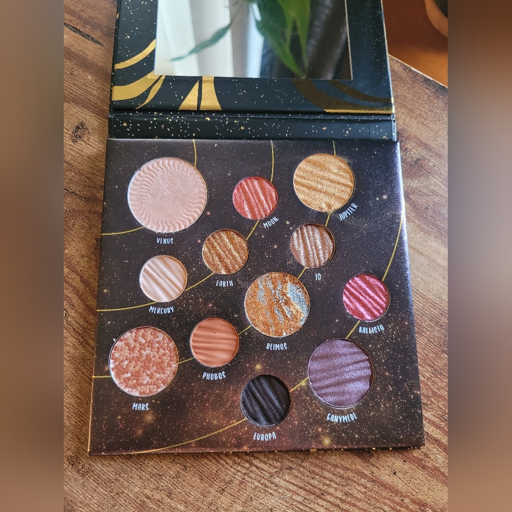 ❤️2 Ads/$20 - Limited Edition Dito Venus Eyeshadow Palette